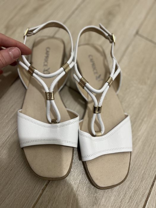 Босоніжки жіночі шкіряні Caprice 9-9-28100-20-197 IS