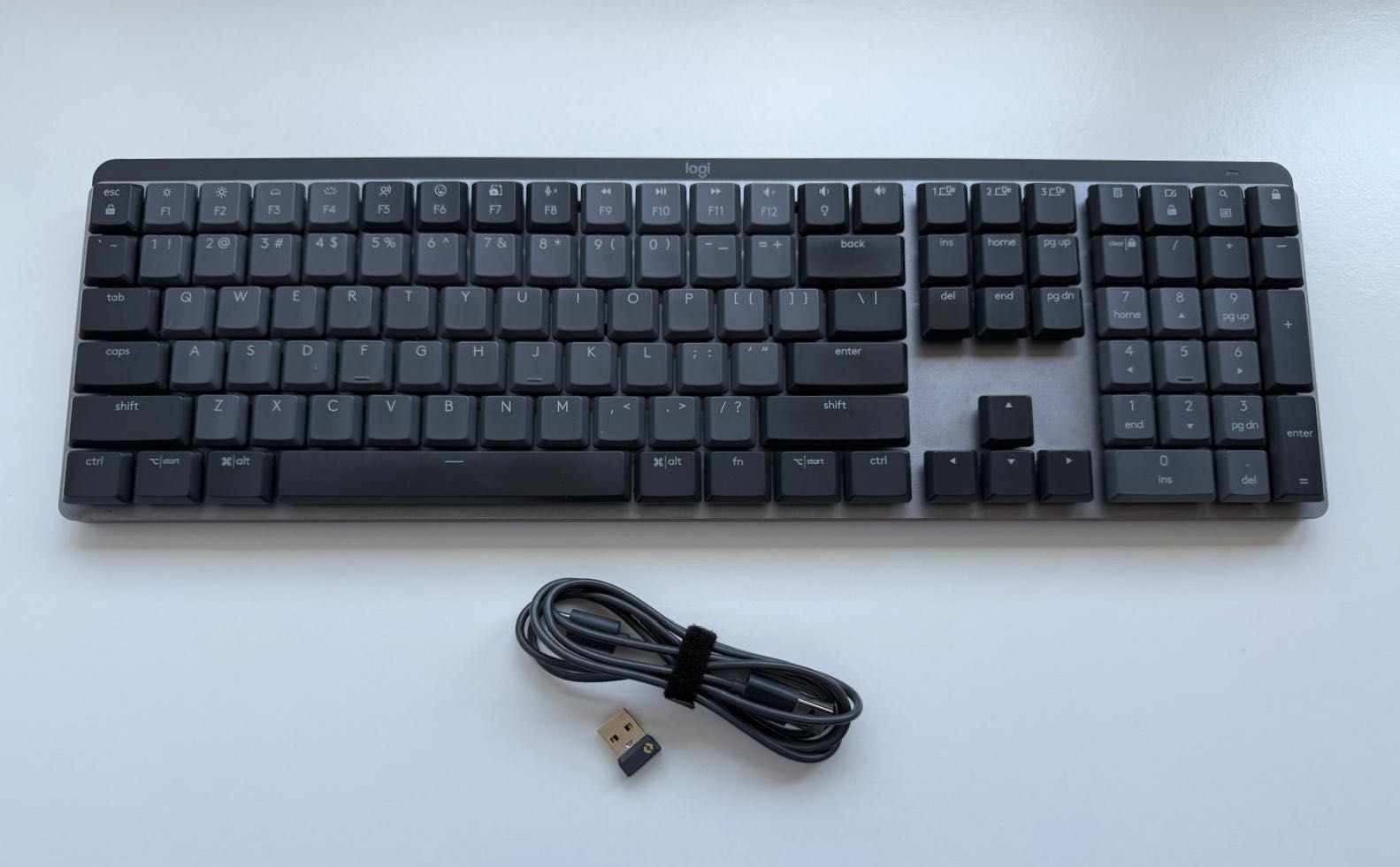 Teclado mecânico silencioso marca Logitech modelo MX Mechanical YR0082
