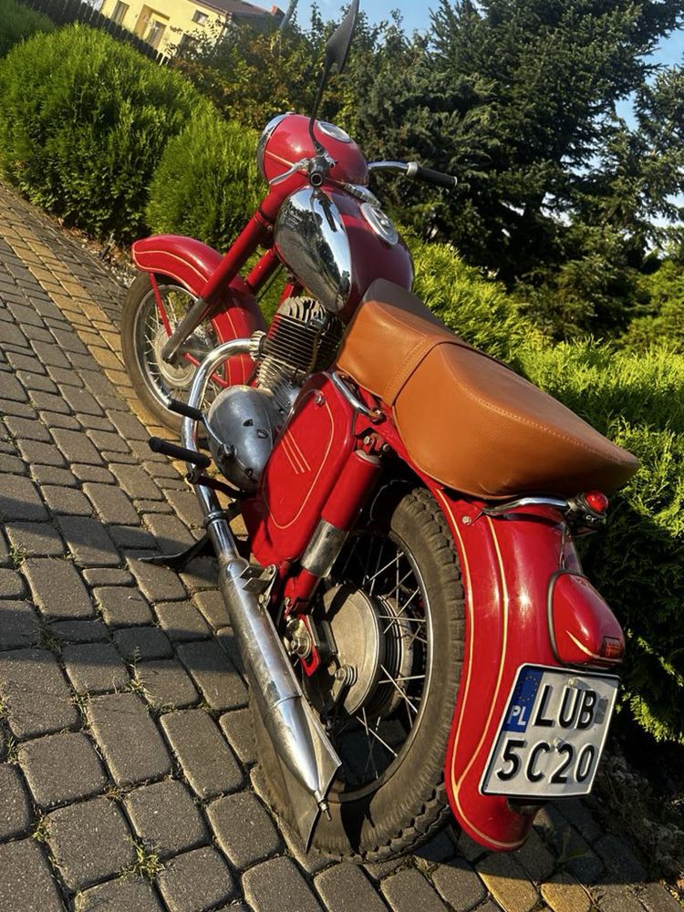 Jawa czerwona 250