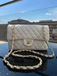 Продам сумочку Chanel 25 (white)