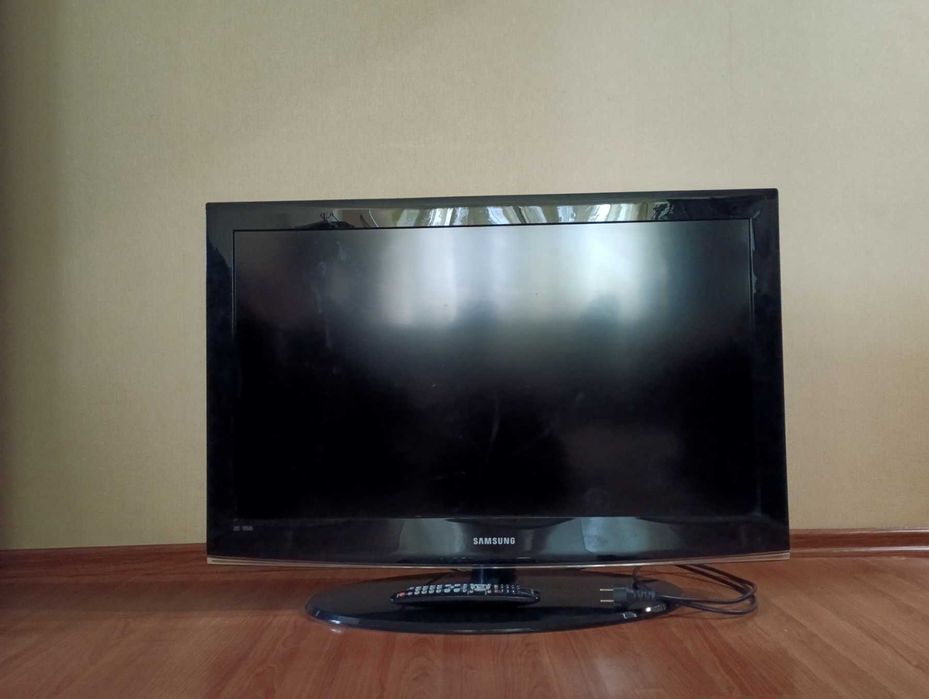 Телевизор Самсунг 37" Samsung LE37A450C2XUA разбита матрица.