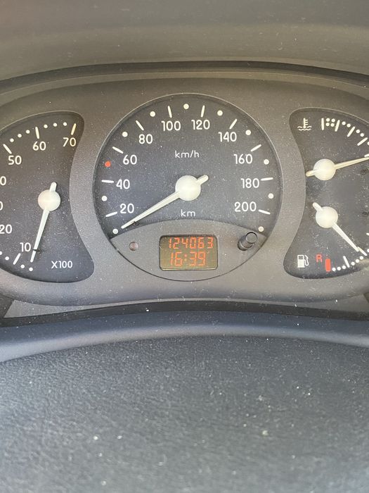 Renault Clio II 1998 com 124 mil KM