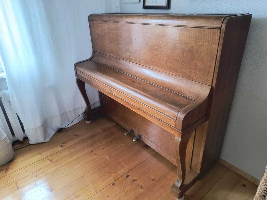 Pianino firmy Calisia z ok. roku 1954