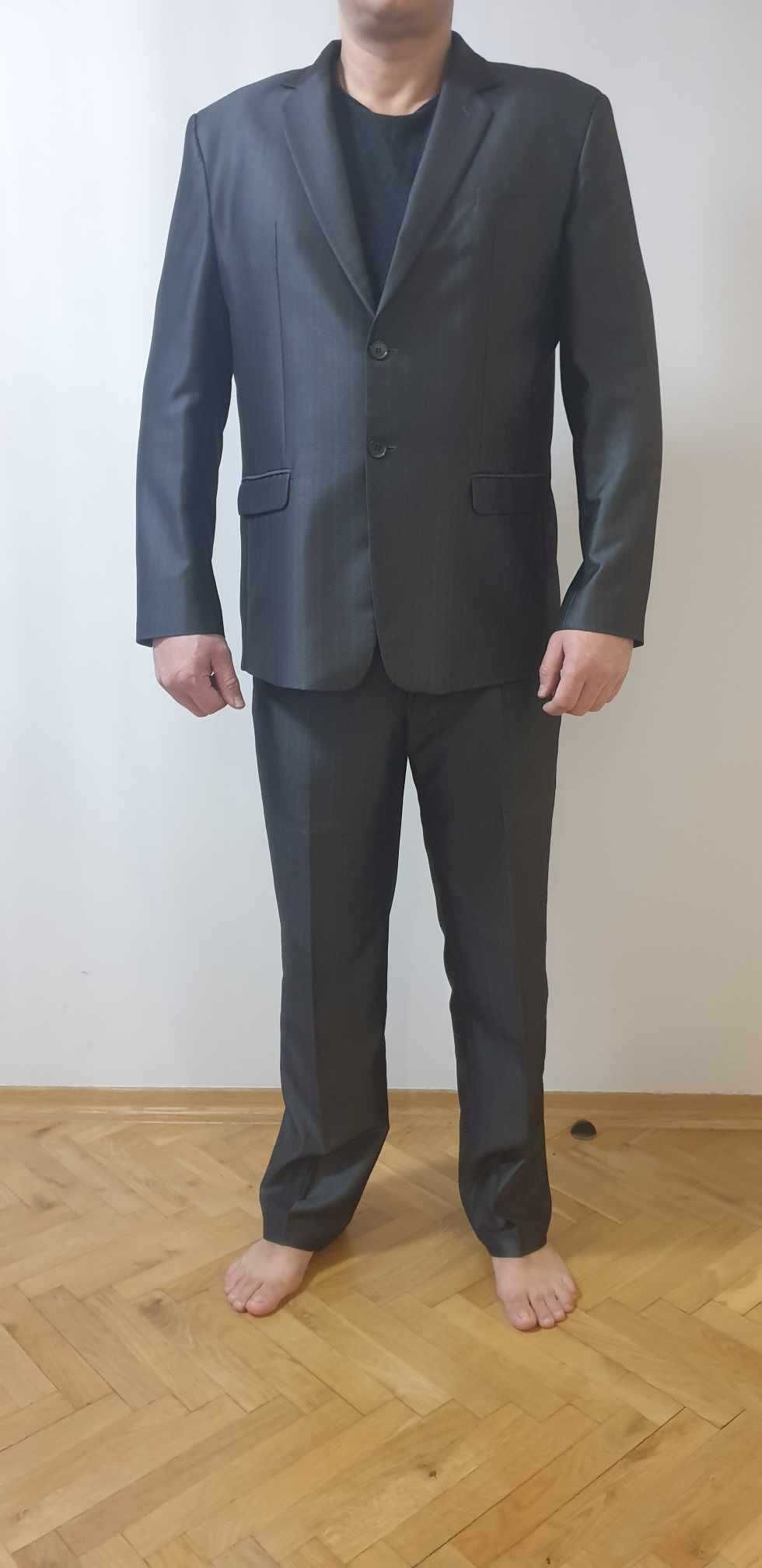 Garnitur męski, szary