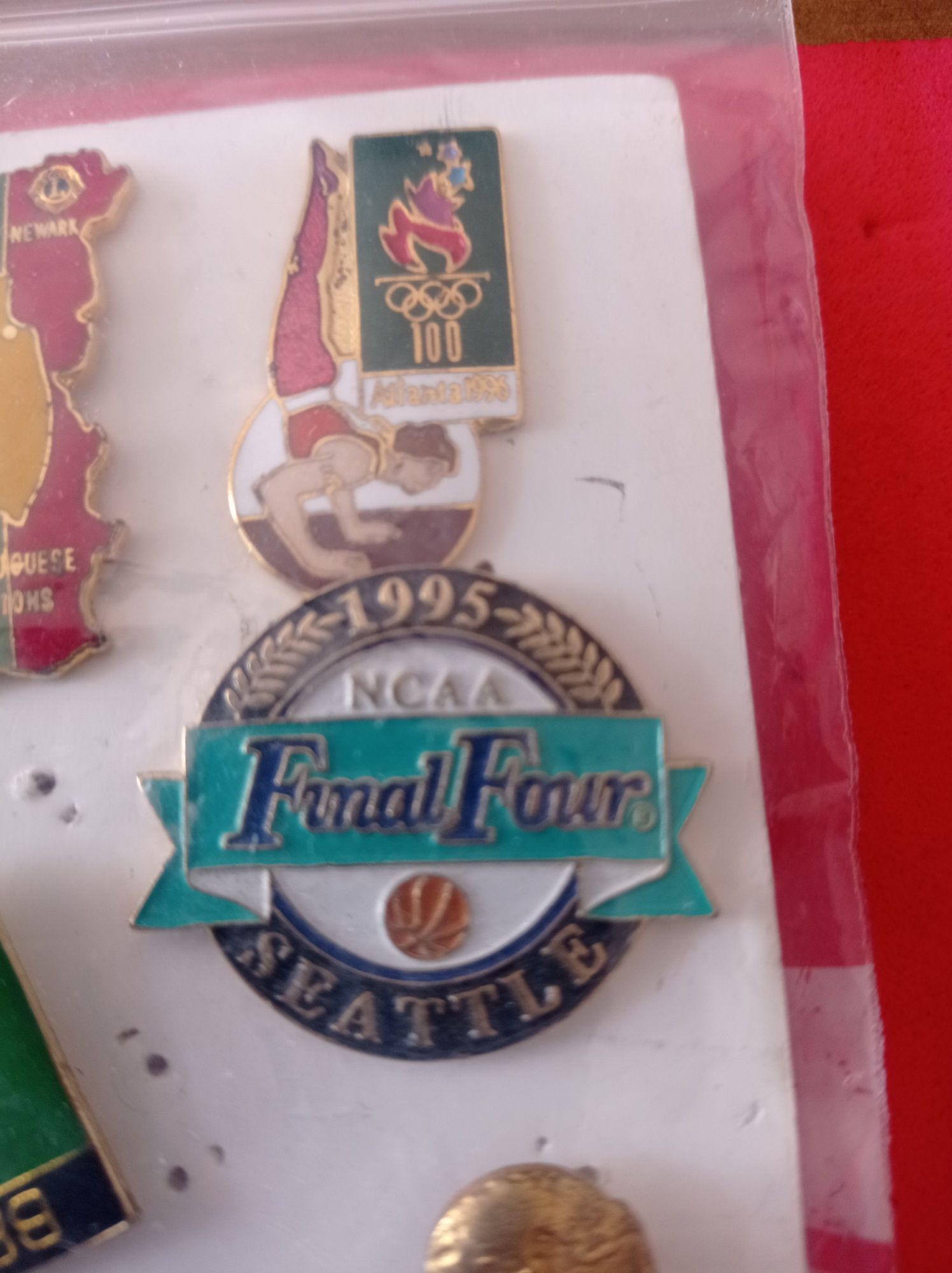 Pins desporto e bandeiras