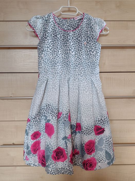 Śliczna sukienka w kwiaty