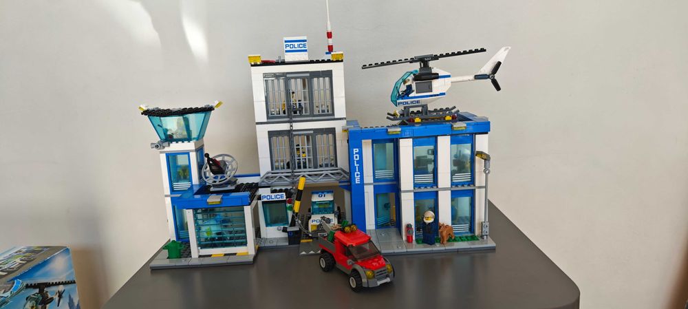 LEGO City 60047 Posterunek Policji (używany, kompletny, stan db)