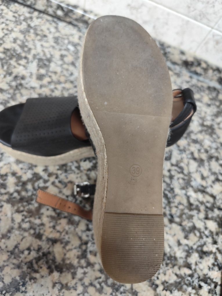 Sapatos de salto alto de corda