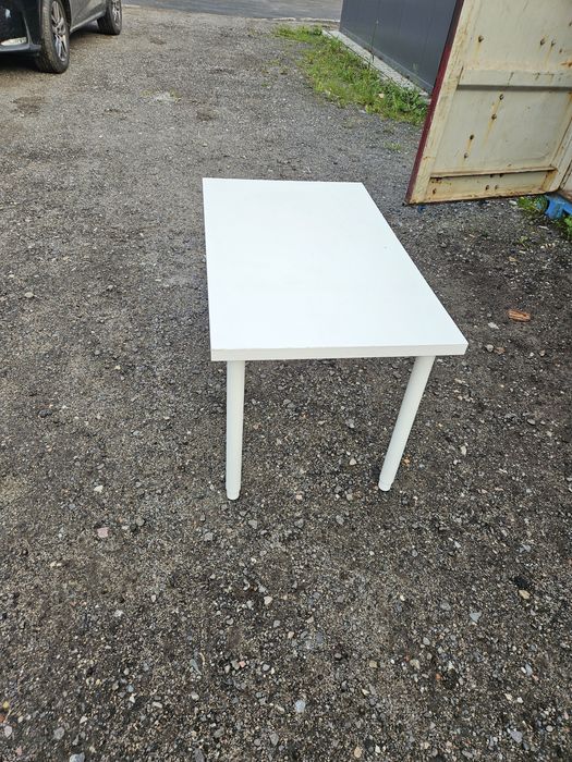 Biały stolik IKEA