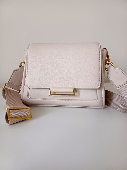 Продаю жіночу модну сумочку через плече