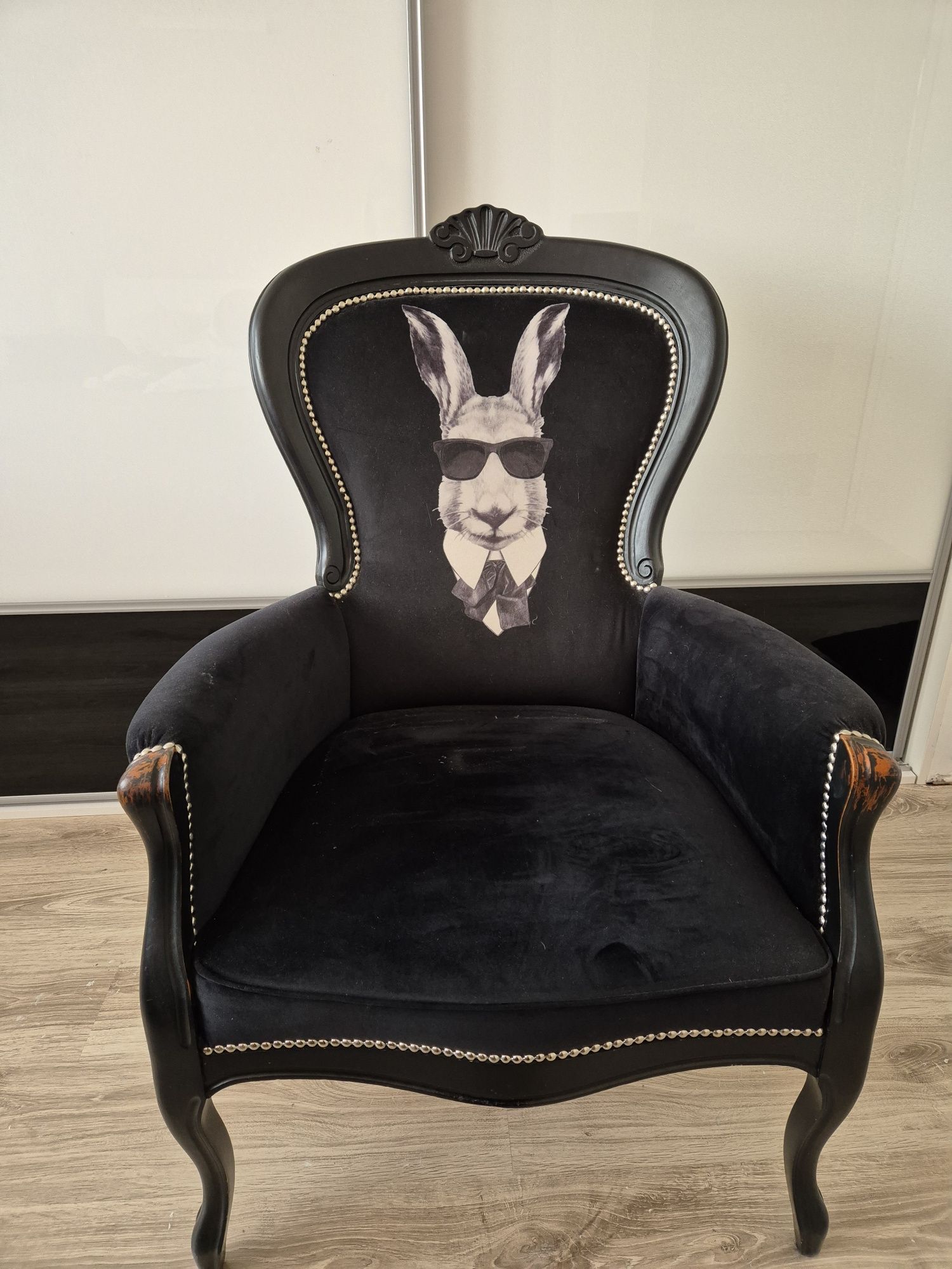 Piękny fotel królik