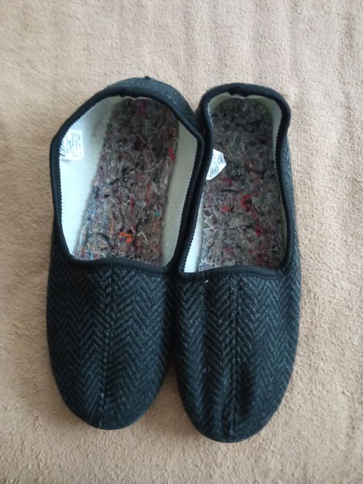 Продаються  нові чоловічі кімнатні тапочки 46 розміру.