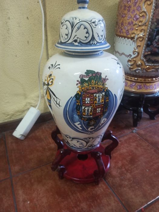 Pote com tampa FCP   - Faiança F. Neves