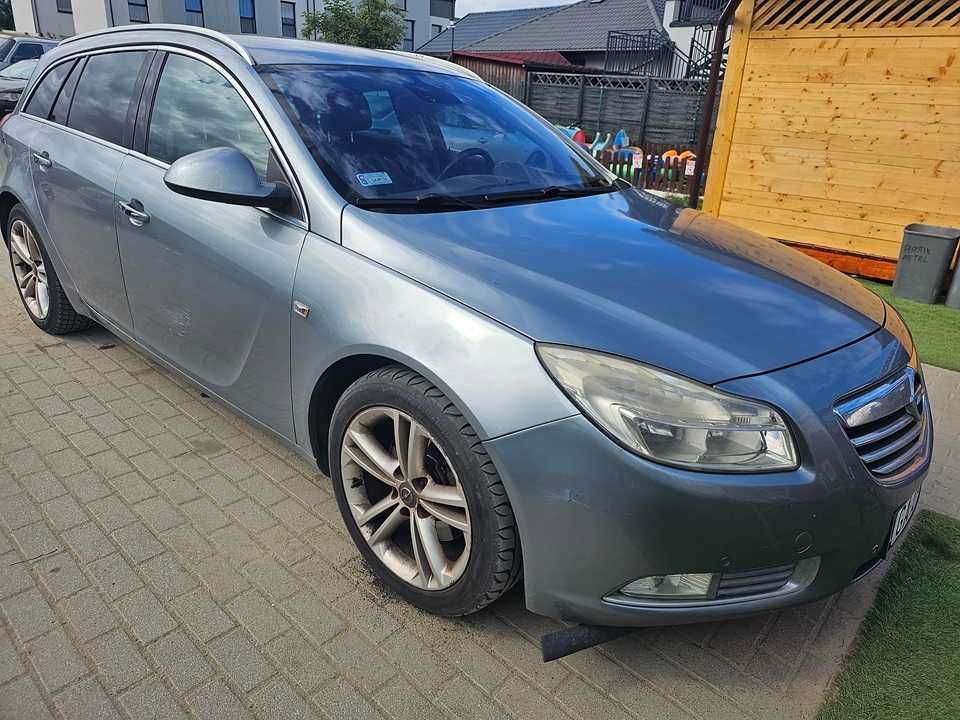 Opel Insignia 2.0 CDTI/2010r/bogate wyposażenie/Opłaty aktu/climatroni