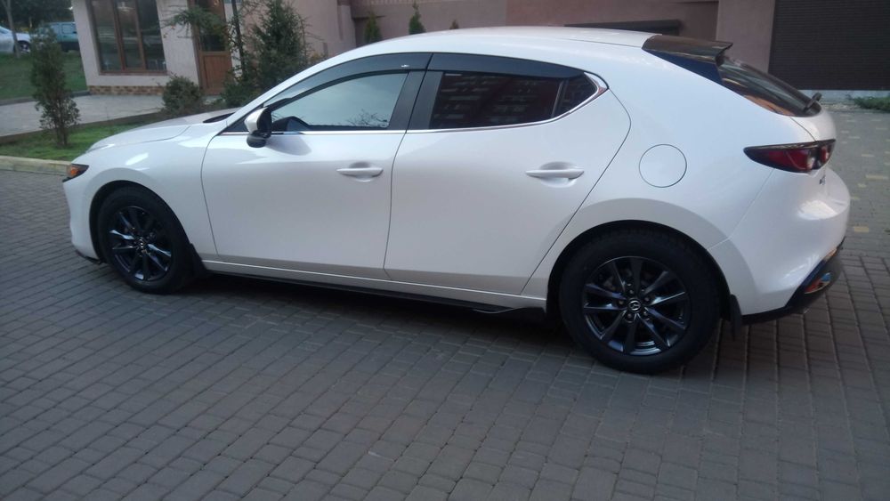 Мазда 3 автомат в белом цвете 2021г mazda 3 automat хэтчбек спорт авто