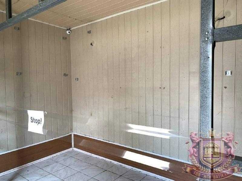 Окреме приміщення 61 м² з великим фасадом на червоній лінії