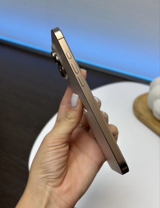 16 pro max 256 gb Desert titanium