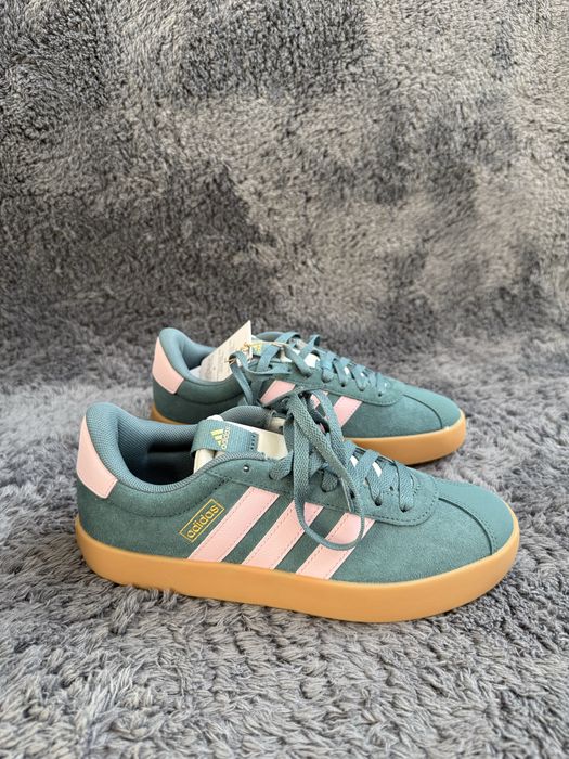 Жіночі кросівки Adidas 39 розмір