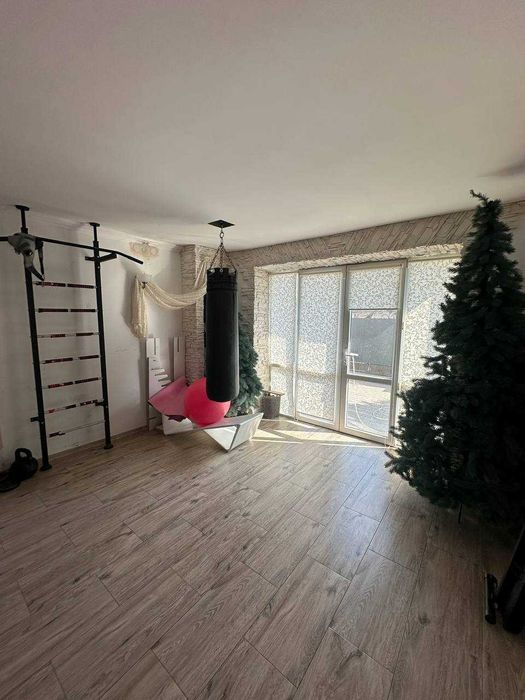 Продаж будинку з ремонтом, з подвір'ям Винники