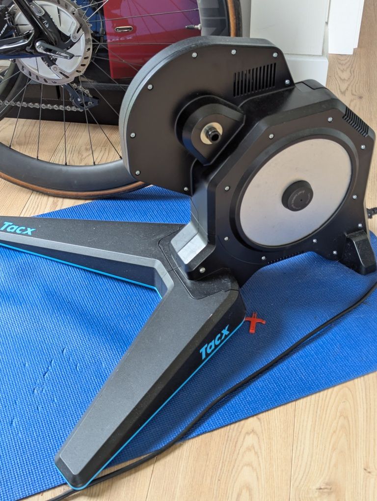 Trenażer Tacx flux 2 smart