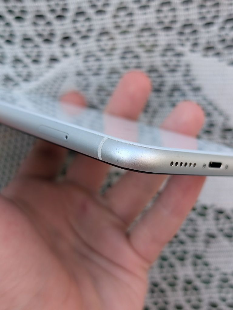 Iphone XR 64gb white, Neverlock, 76% акб, не крученный