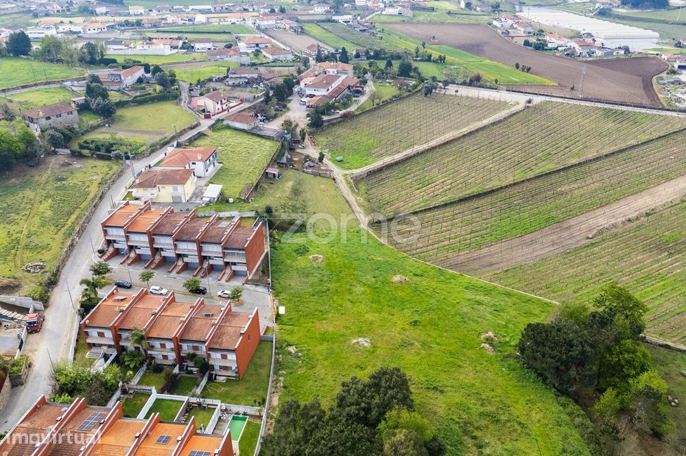 Loteamento Urbanizável, em Moure, Barcelos.