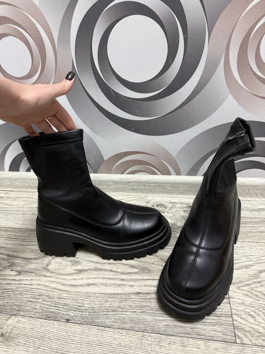 продам ботинки 39 размер