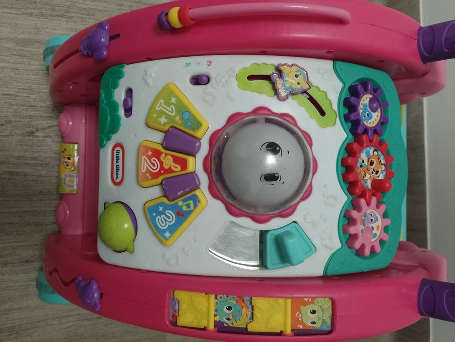 Sprzedam interaktywny balkonik dla dziecka do chodzenia.