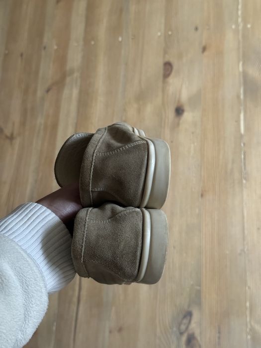 Шкіряні бежеві лофери, 39 р