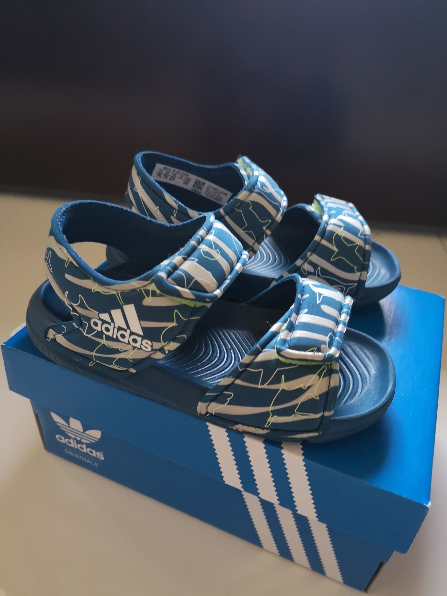 Sandałki adidas jak nowe 25