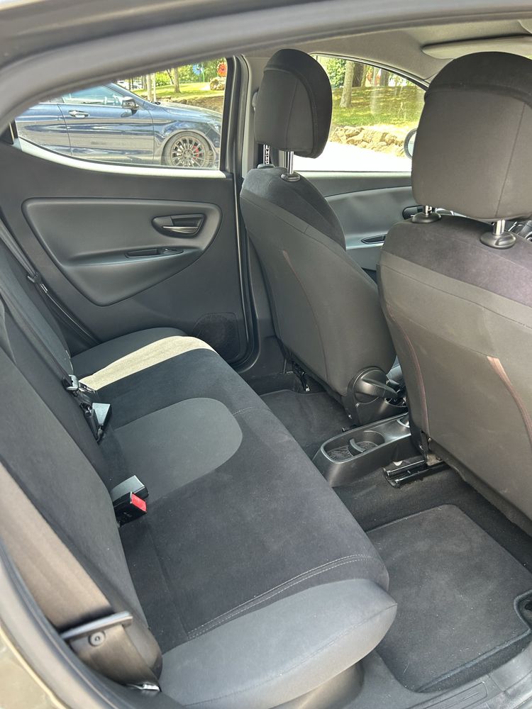 Lancia ypsilon 2014