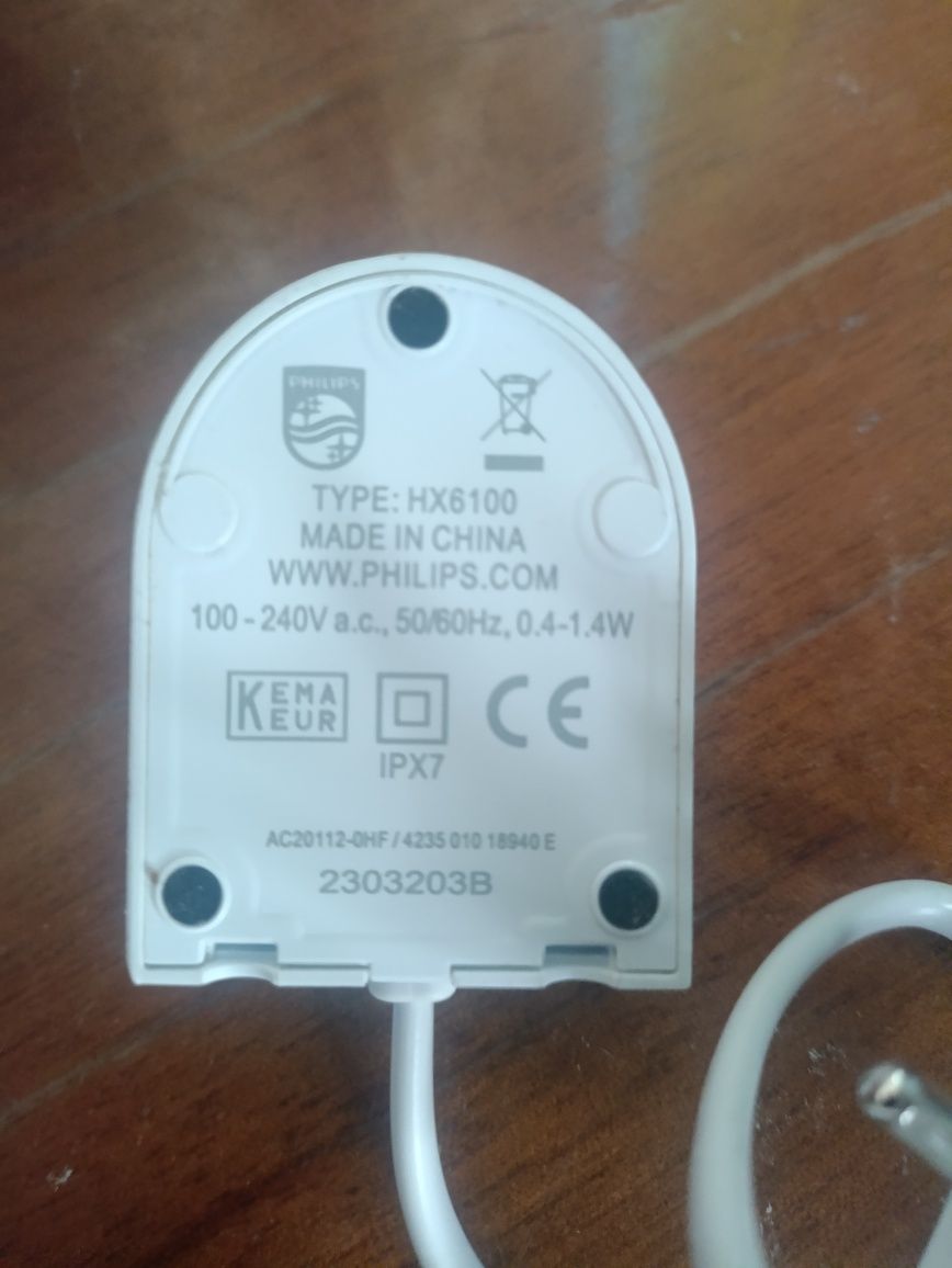 Зарядний пристрій PHILLIPS HX6100