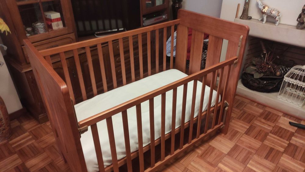 Cama de bebe, incluindo colchao