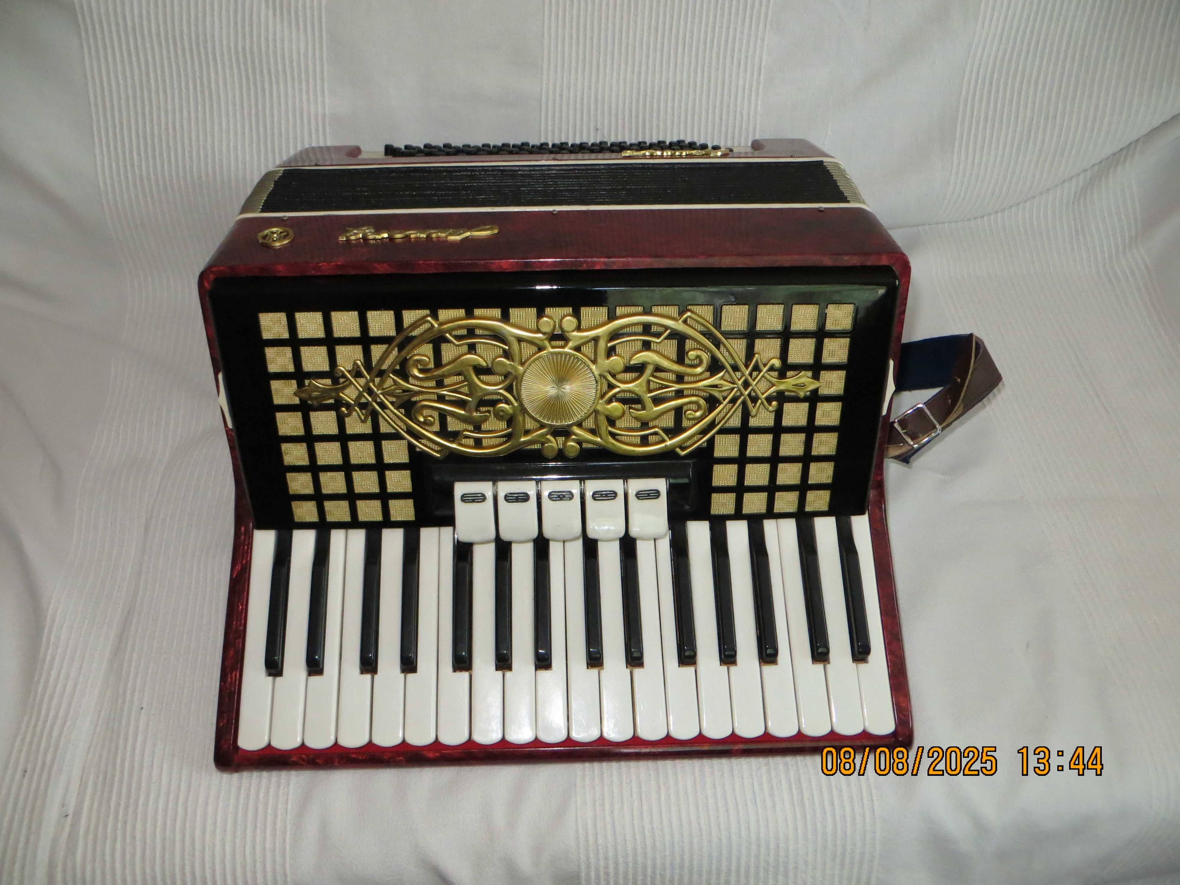 akordeon Orion w dobrym stanie, w pełni sprawny, 80 basów