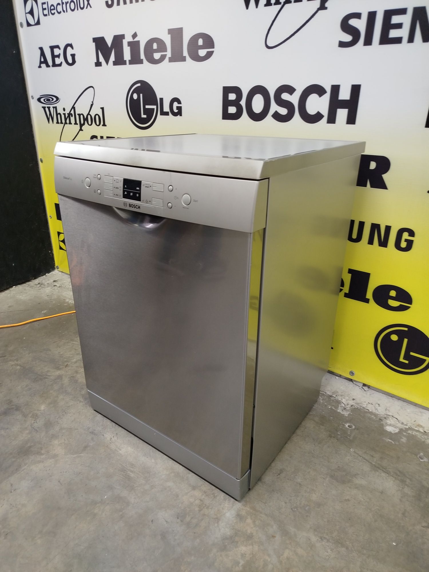 Посудомийна машина фірми Bosch, модель SMS53L18EU