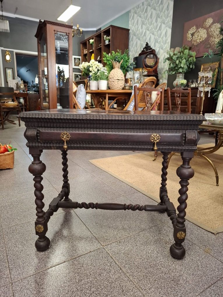 Mesinha de apoio em Pau Santo.