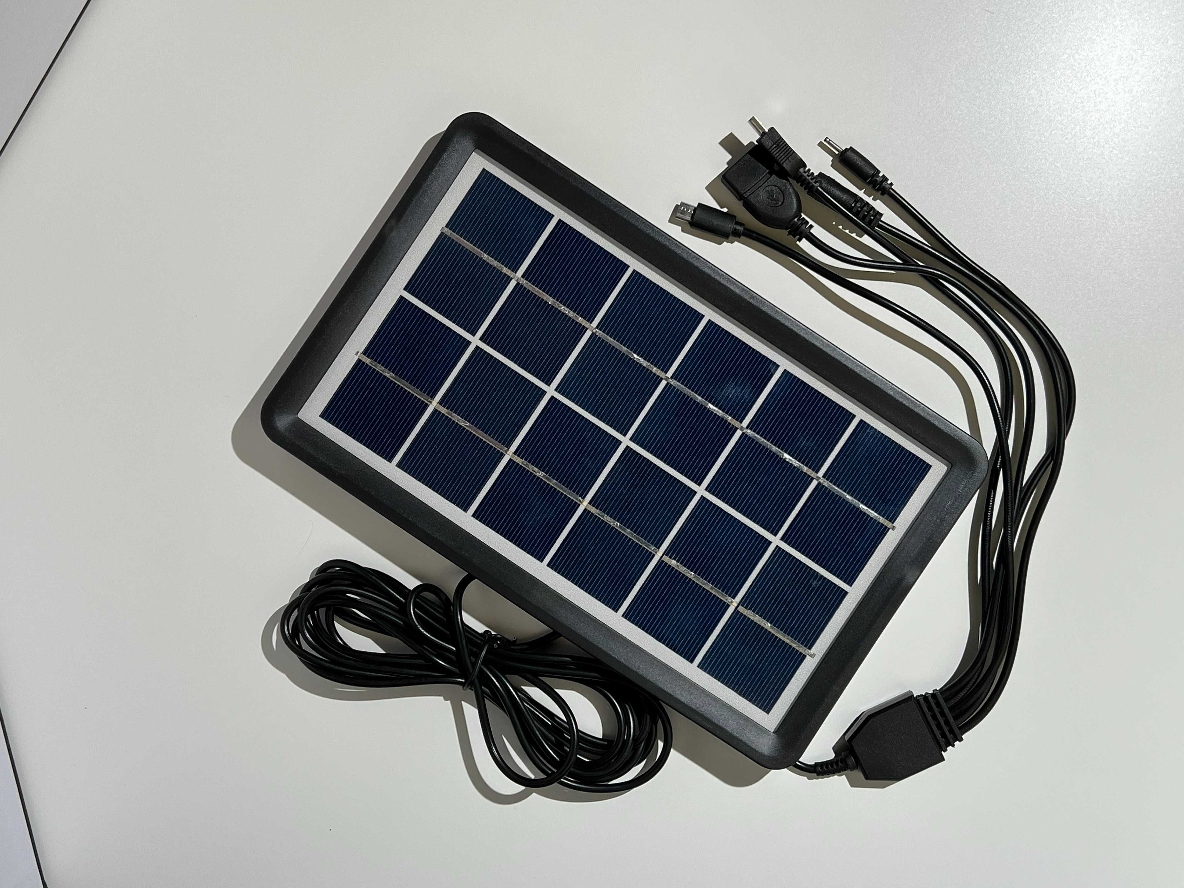 Солнечная панель для зарядки смартфона с запасными кабелями