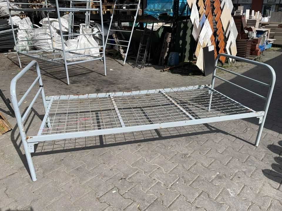 łóżka pojedyncze metalowe z materacem
