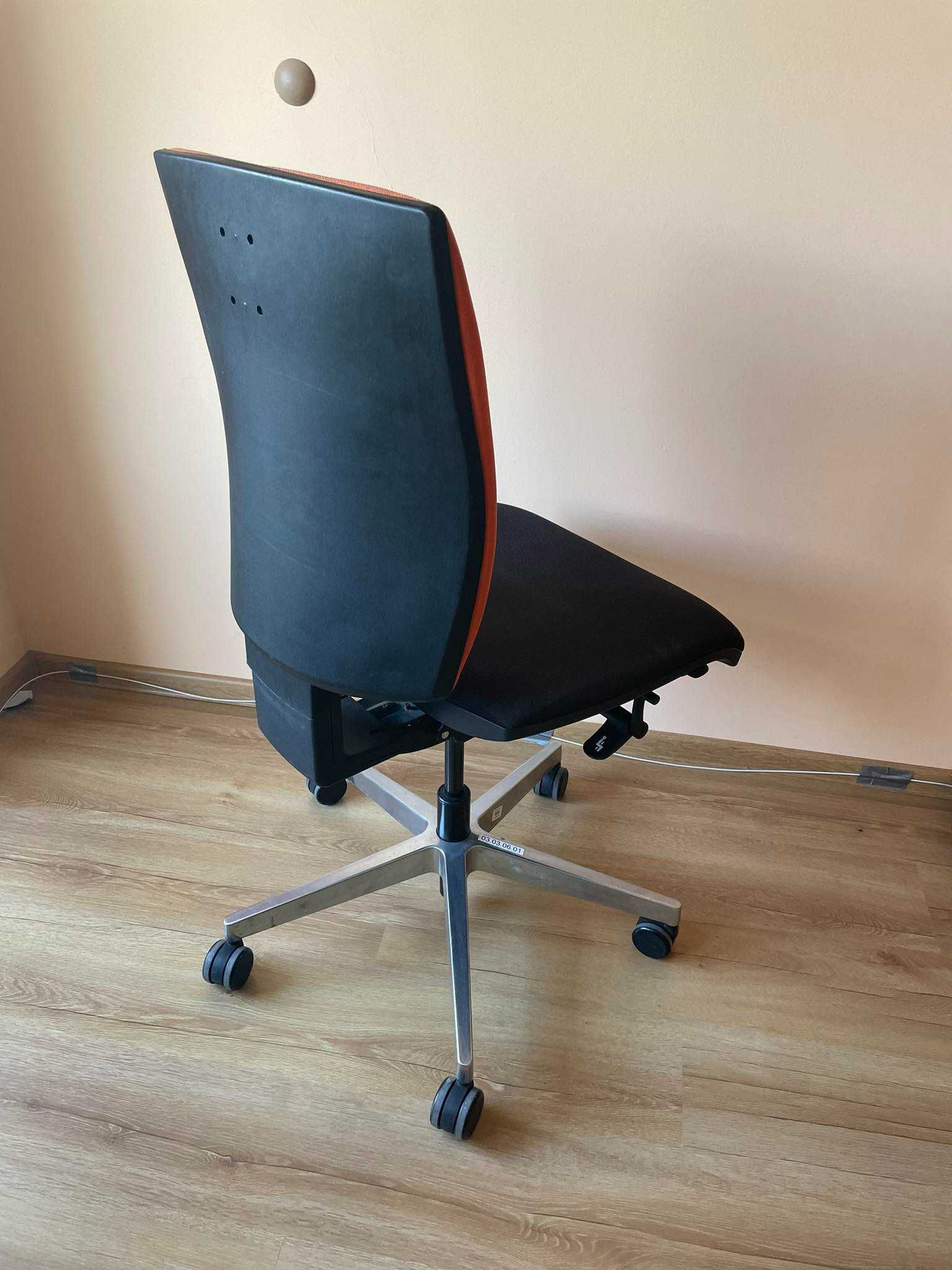 Ergonomiczne krzesło biurowe RIM