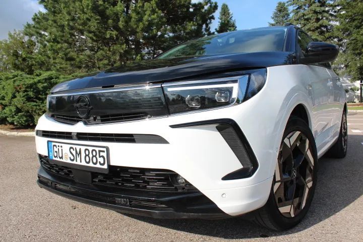 Opel Grandland X PLUG-IN GSe 300KM 4x4 Pena wersja, night vision, LED - matrix