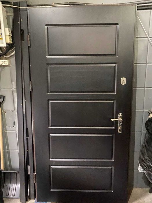 Двері вхідні броньовані 1050*2100 з коробкою