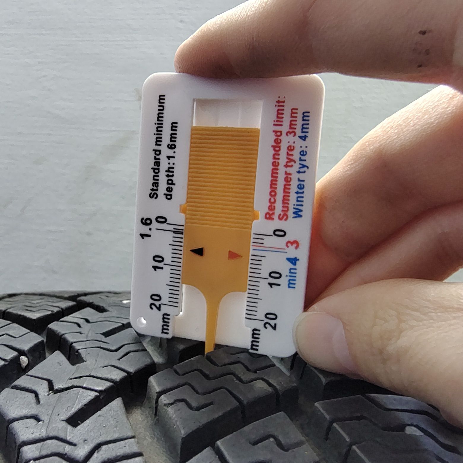 Продам одну зимнюю шину Nokian W 205/55/R16