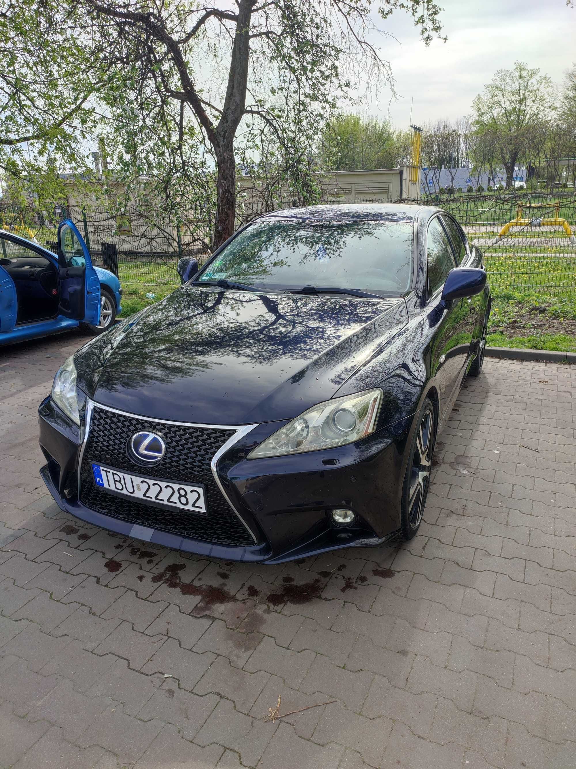 Lexus is 220d F-Sport