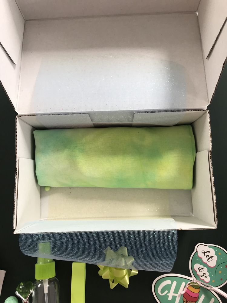 Duży zielony mystery box, tie dye, pierścionek, scrunchie,squishy