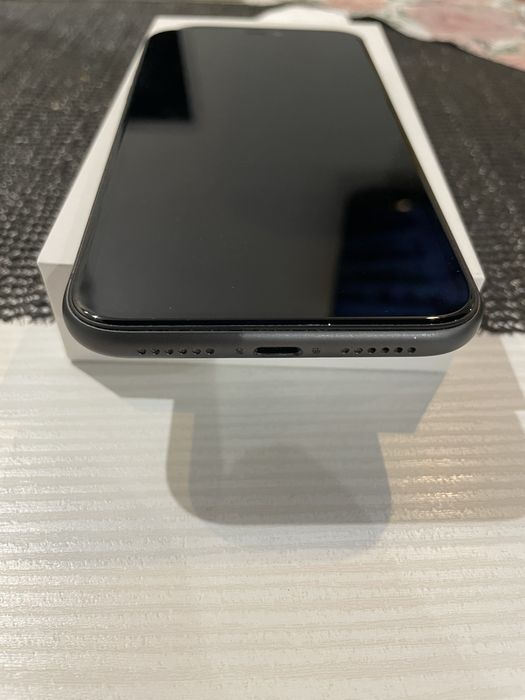 iPhone 11 64GB czarny Stan bardzo dobry