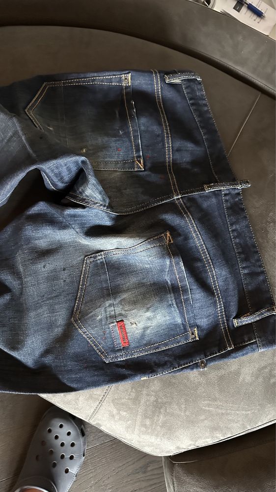 Dsquared2 jeans spodnie. Cena sklepowa 1200 eur