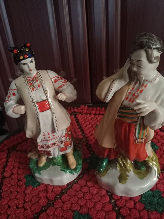 Статуетки Одарка і Карась