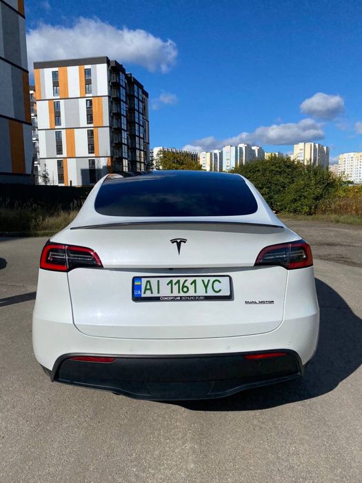 Tesla model Y 2021