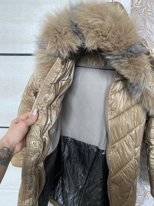 Шикарное зимнее золотое пальто на девочку