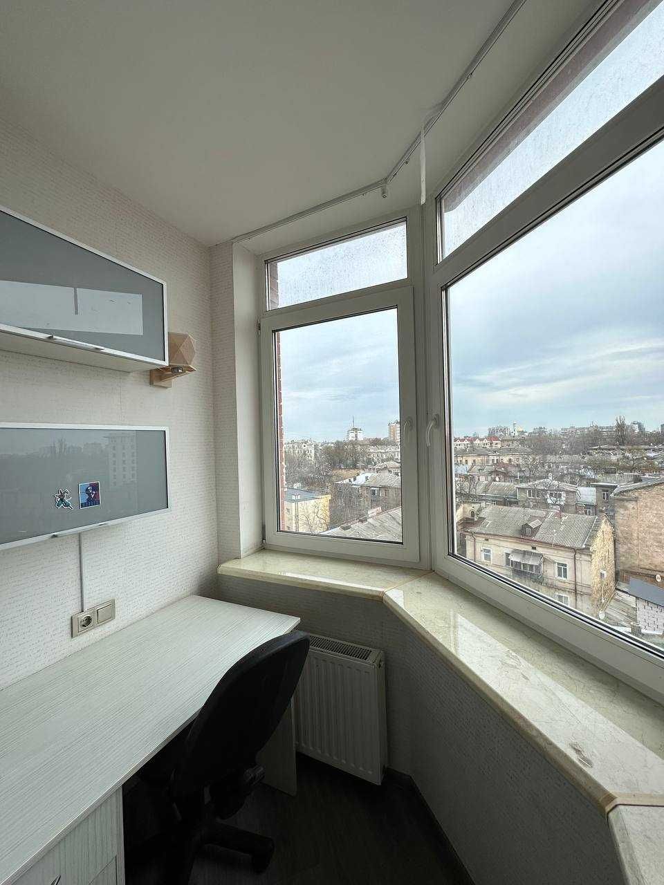 Продам квартиру 3-комнатную на Разумовского, дом СК Стикон.